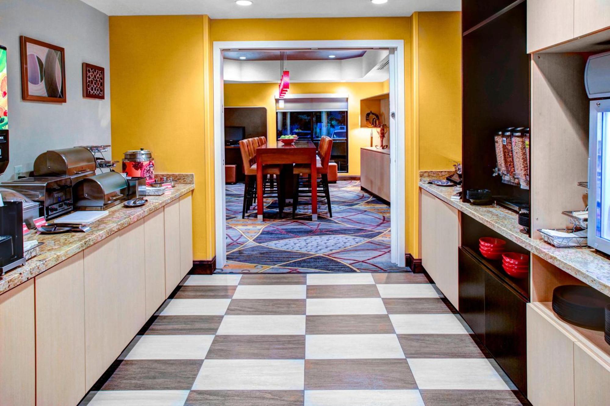 Towneplace Suites By Marriott Bakersfield West Esterno foto